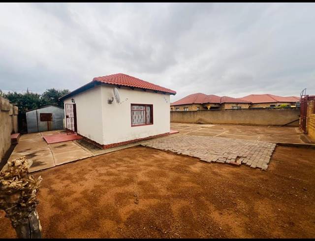 2 BEDROOM HOUSE FOR SALE IN MABOPANE UNIT U